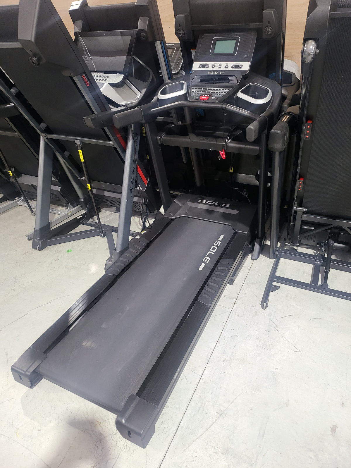 SOLE F63 Treadmill